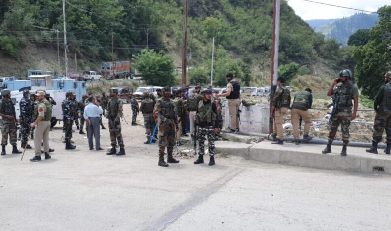 Four CRPF personnel, civilian injured in Baramulla grenade attack