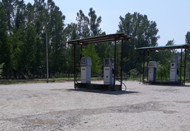 Authorities seal petrol storage unit as owner allegedly resorts to retail sale in Bandipora