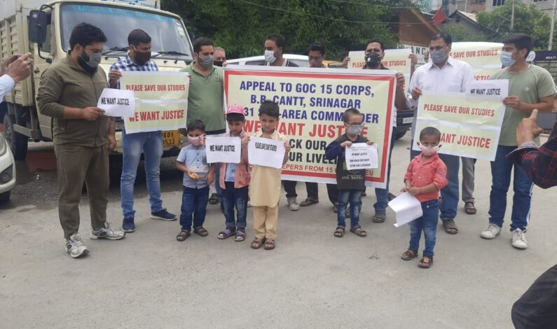Khrew shopkeeper after losing their shops seek Army Commander’s intervention, stages protest in Sgr Khrew shopkeeper after losing their shops seek Army Commander’s intervention, stages protest in Sgr