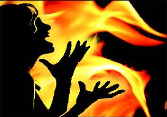 Woman allegedly sets herself ablaze in Budgam village