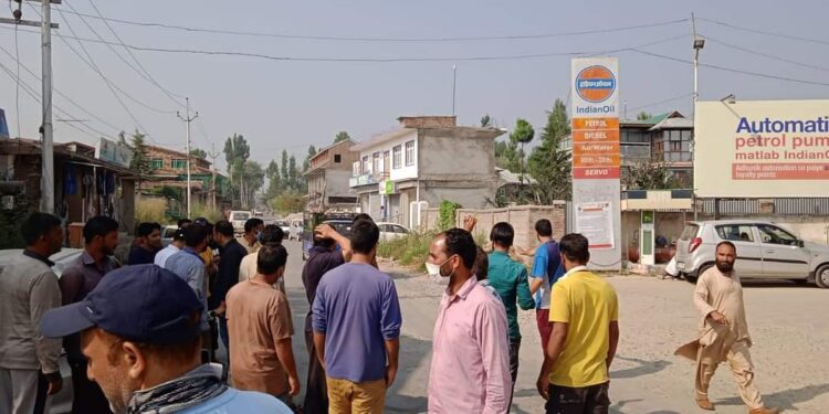 Chatapora Residents Aghast Over Dilapidated Road Stretch Along Pulwama-Rajpora