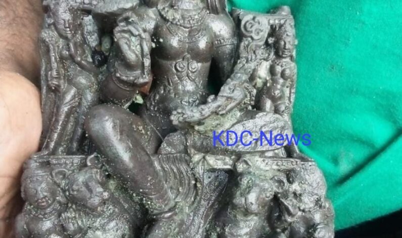 Police recovers 100 year old Sculpture from Budgam locality
