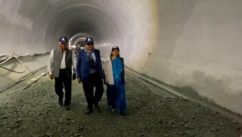 Gadkari visits Zojila, Z-Morh tunnel, directs to complete work on approaching tunnels before 2024 polls Gadkari visits Zojila, Z-Morh tunnel, directs to complete work on approaching tunnels before 2024 polls
