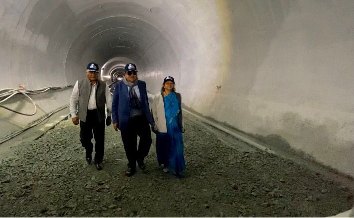 Gadkari visits Zojila, Z-Morh tunnel, directs to complete work on approaching tunnels before 2024 polls