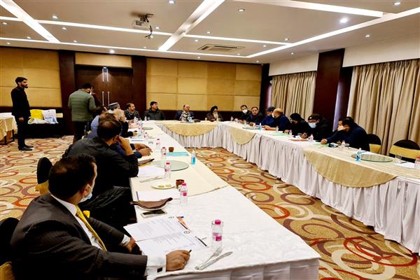 Kashmir Hoteliers seek extension of land lease agreement at Gulmarg, Pahalgam & Srinagar