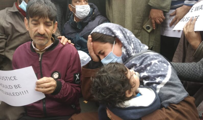 My year- old daughter cries ‘baba, baba’; return her father’s body please: Slain Dr Mudasir’s wife My year- old daughter cries ‘baba, baba’; return her father’s body please: Slain Dr Mudasir’s wife