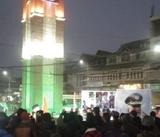 GoC 15 Corps; IGP Kashmir pay tributes to CDS Rawat at Clock Tower, Srinagar GoC 15 Corps; IGP Kashmir pay tributes to CDS Rawat at Clock Tower, Srinagar