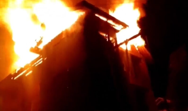 22 houses gutted, 4 persons injured in overnight blaze in Noorbagh Srinagar