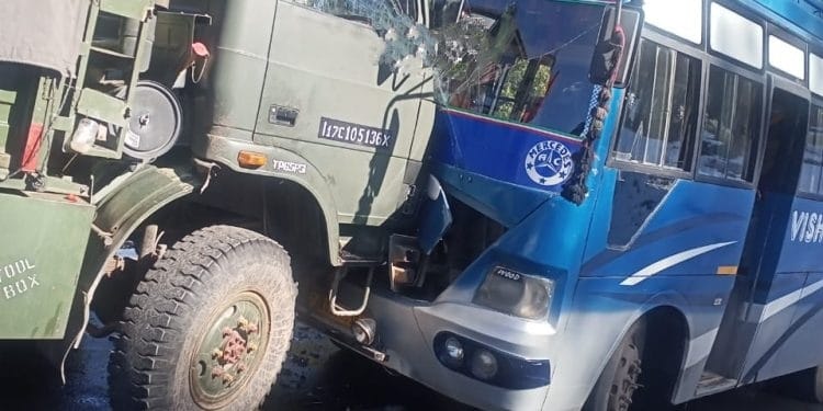 7 persons injured in head-on collision between army, civilian bus in Poonch