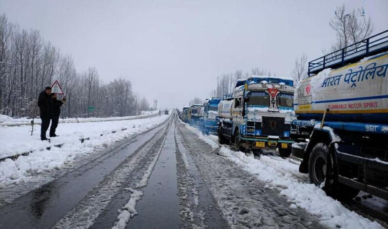 Traffic partially restored on Srinagar-Jammu highway