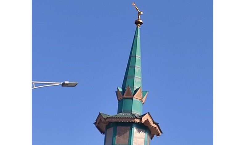 Minaret of Charar-e-Shareef shrine tilts as earthquake jolts Kashmir