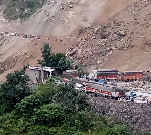 Jammu-Srinagar highway blocked for 2nd consecutive day