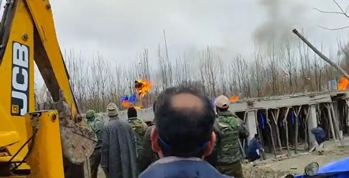 Div Com orders enquiry into Ganderbal self-immolation incident, Tehsildar also transferred