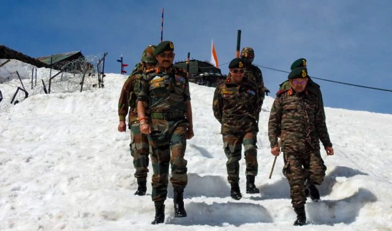 Army commander reviews security situation along LoC Army commander reviews security situation along LoC