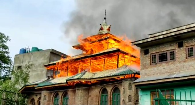 Pir Masjid, other structures damaged in Gojwara blaze