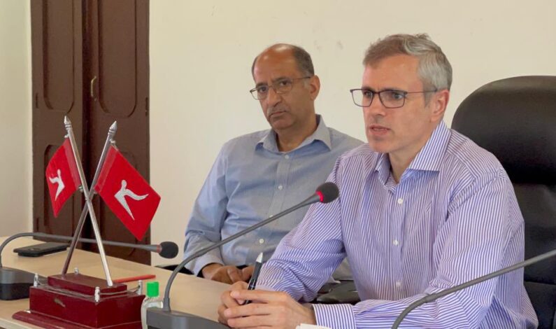 No one should object to hoisting Tricolor, no one should force either: Omar Abdullah
