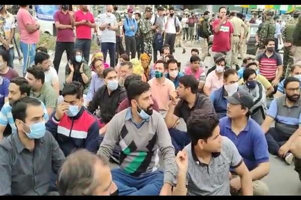 Kashmiri Pandits protest killing of woman teacher in Kulgam