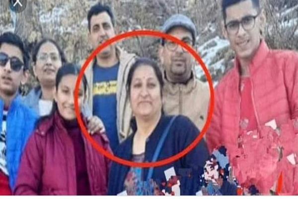 LG Sinha, former CMs, politicians condemn killing of woman teacher in Kulgam