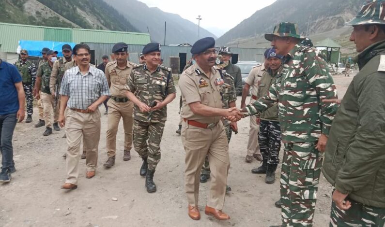  DGP Dilbagh Singh Accompanied By Spl DG CID R.R Swain Visit Baltal, Domail to Take Stock of Security Arrangements