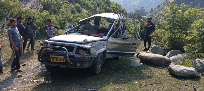 Four killed, 7 injured after cab rolls down the road in Poonch