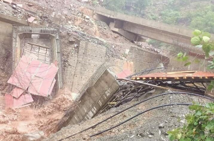 Incessant Rains: Flood like situation in Kashmir; 2 feared dead, all highways closed, Jehlum roars again