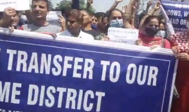 Govt employees posted in Kashmir stage protest in Jammu, demand transfer to home districts