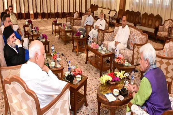 LG Sinha holds meet with J&K political leadership, discusses Amarnath Yatra, Mehbooba skips