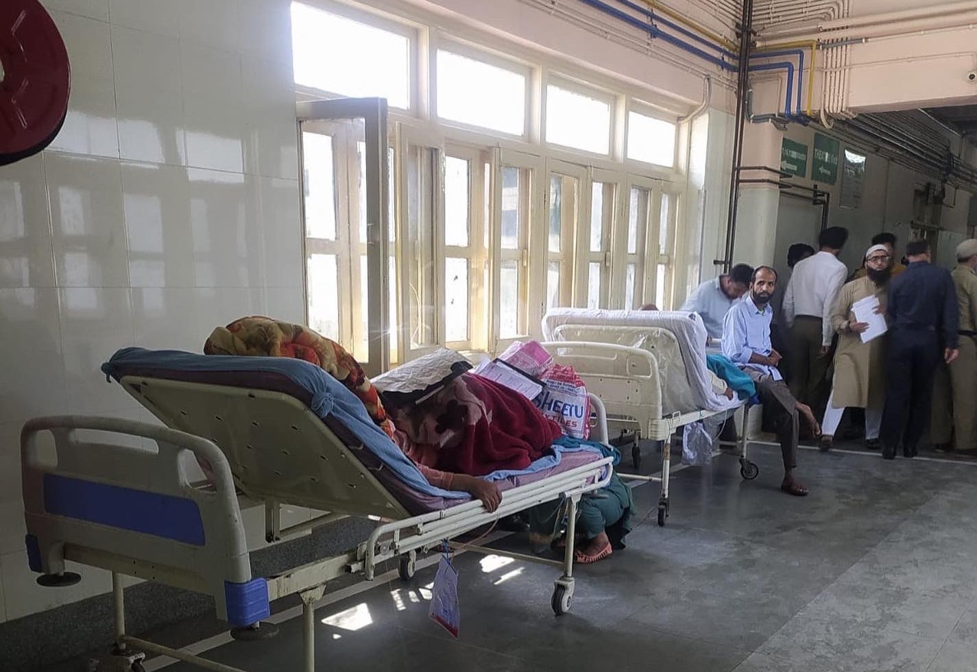 smhs-ward-catches-fire-patients-removed-safely-the-kashmir-press