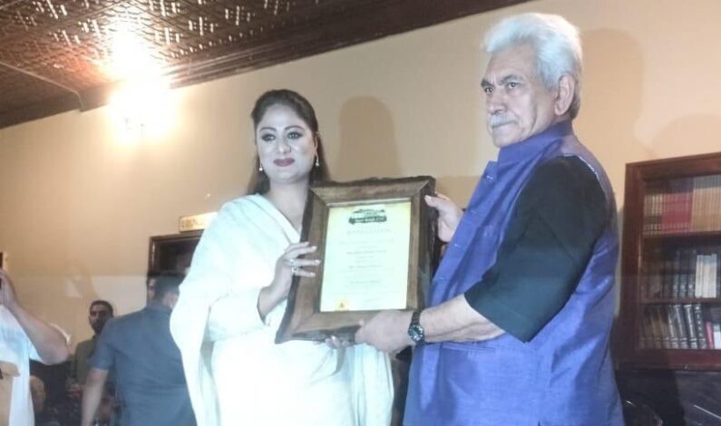 LG Sinha felicitates KVIB Chairperson, Dr Hina Bhat LG Sinha felicitates KVIB Chairperson, Dr Hina Bhat