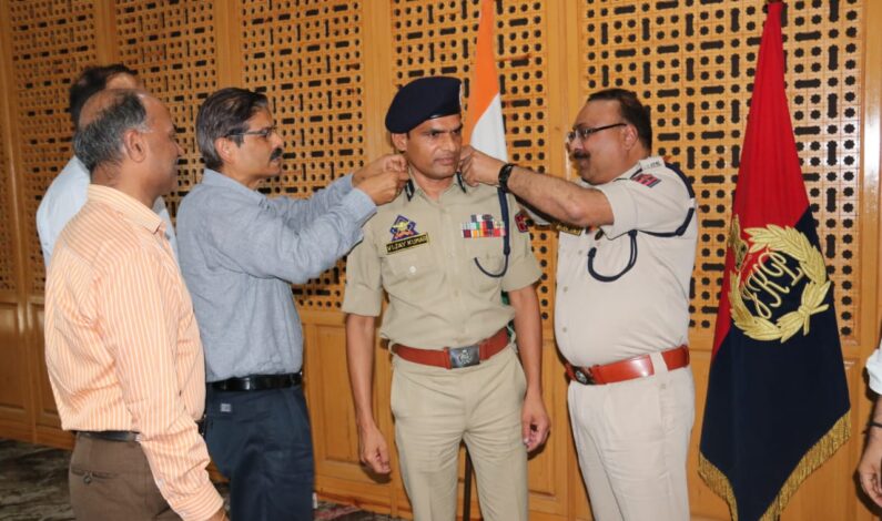 DGP decorates Vijay Kumar (IPS) on his promotion as ADGP DGP decorates Vijay Kumar (IPS) on his promotion as ADGP