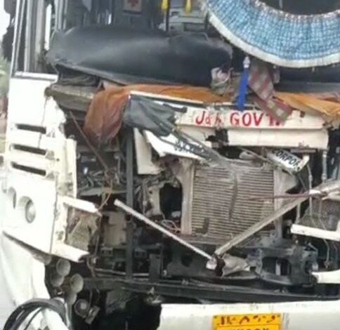 20 Amarnath pilgrims injured in south Kashmir road accident 20 Amarnath pilgrims injured in south Kashmir road accident