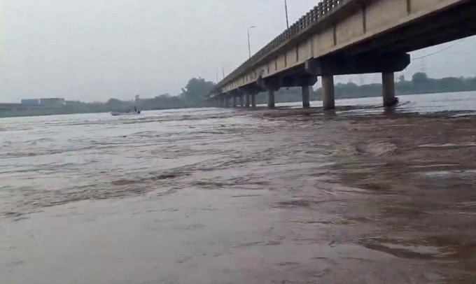 Alert sounded as water level rises in Chenab river