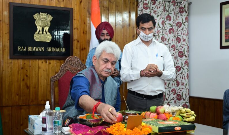 Lt Governor performs ‘Samapan Pooja’ marking the end of annual Amarnath Yatra Lt Governor performs ‘Samapan Pooja’ marking the end of annual Amarnath Yatra