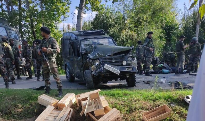 Five persons including 3 soldiers injured in Handwara road accident Five persons including 3 soldiers injured in Handwara road accident