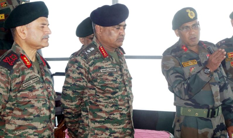 Army Chief visits LoC in Rajouri, Poonch Army Chief visits LoC in Rajouri, Poonch