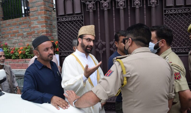‘Mirwaiz Umar Farooq stopped from leaving his house’ ‘Mirwaiz Umar Farooq stopped from leaving his house’