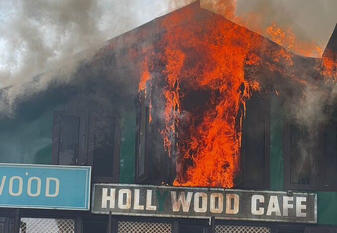 Fire breaks out in Srinagar’s Hollywood Cafe Fire breaks out in Srinagar’s Hollywood Cafe