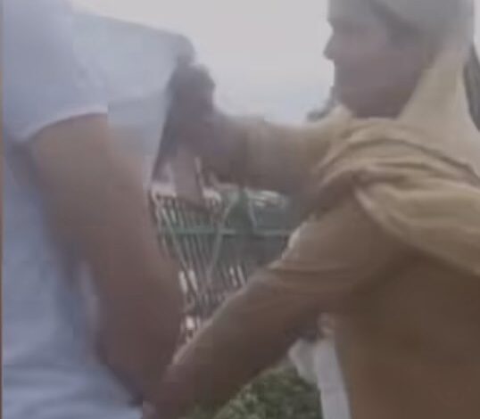 Srinagar Police Takes Exception Over Assault of Youth By Woman Near Pratap Park Srinagar Police Takes Exception Over Assault of Youth By Woman Near Pratap Park
