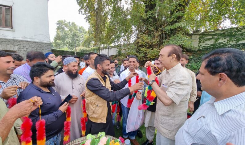 Rake up the issue of development, not Article 370: Azad advises political parties Rake up the issue of development, not Article 370: Azad advises political parties