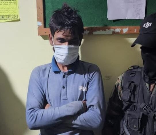 Man Arrested in Srinagar After Seen in Video Trying to Throw Infant into River: Police Man Arrested in Srinagar After Seen in Video Trying to Throw Infant into River: Police