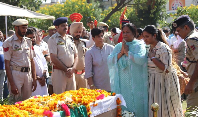 DG Prisons H K Lohia cremated with full honours DG Prisons H K Lohia cremated with full honours
