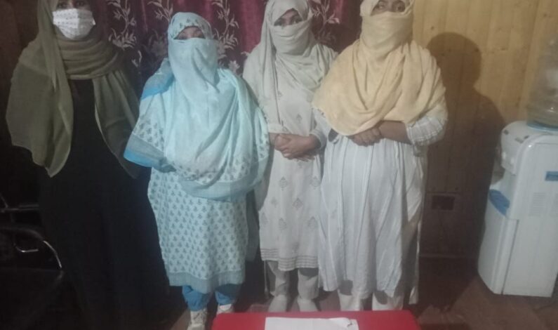 Women Gang Busted in Srinagar, Three Arrested with Stolen Items: Police Women Gang Busted in Srinagar, Three Arrested with Stolen Items: Police