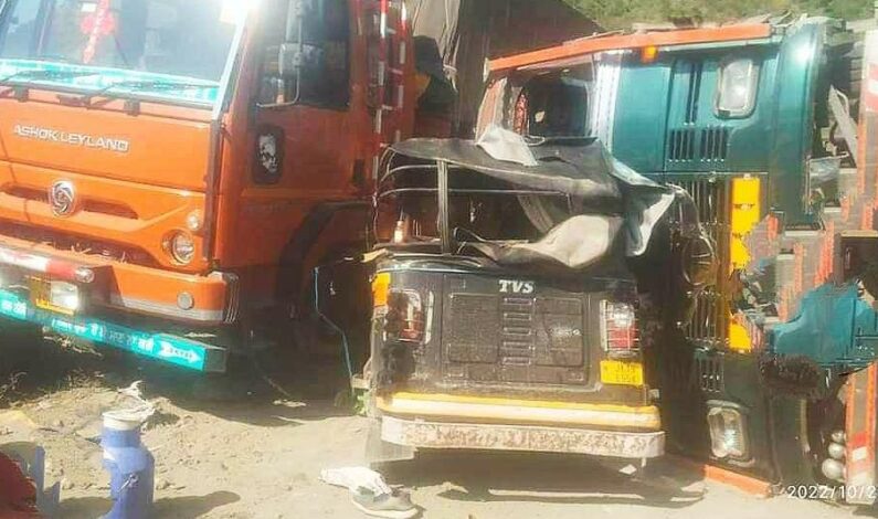 Minor girl among 8 people injured in auto-truck collision in Ramban