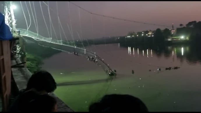 132 die in Gujrat suspension cable bridge collapse