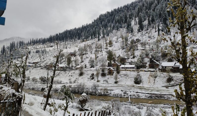 Kashmir braces up for fresh snowfall as 2 WDs to affect J&K from Jan 08
