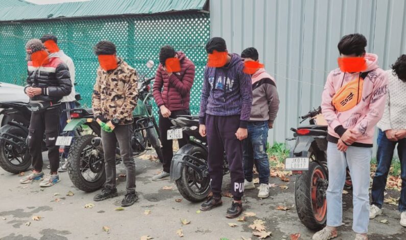 Eight Teenagers Detained For Dangerous Bike Stunts At Boulevard Srinagar: Police Eight Teenagers Detained For Dangerous Bike Stunts At Boulevard Srinagar: Police