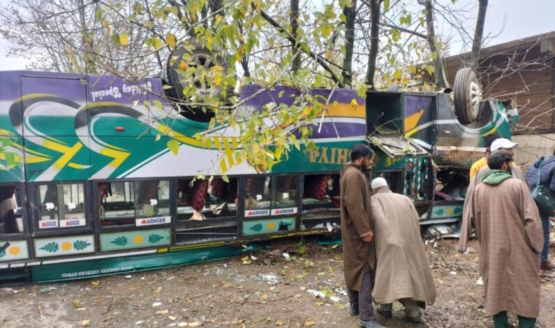 Passenger Bus On Way to Srinagar Turns Turtle Near Handwara, 28 Passengers Suffer Injuries Passenger Bus On Way to Srinagar Turns Turtle Near Handwara, 28 Passengers Suffer Injuries