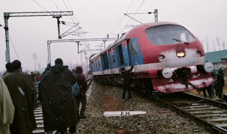 Train Engine Derails Near Mazhama, Services Stopped Between Budgam-Baramulla Train Engine Derails Near Mazhama, Services Stopped Between Budgam-Baramulla