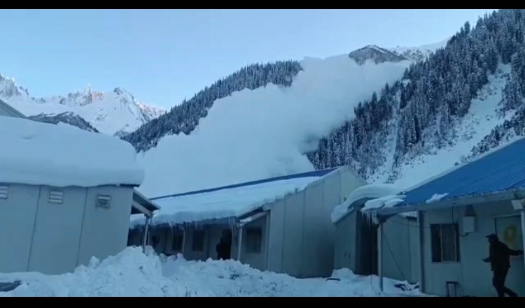 Avalanche hits Tulail village in Gurez, no damaged reported