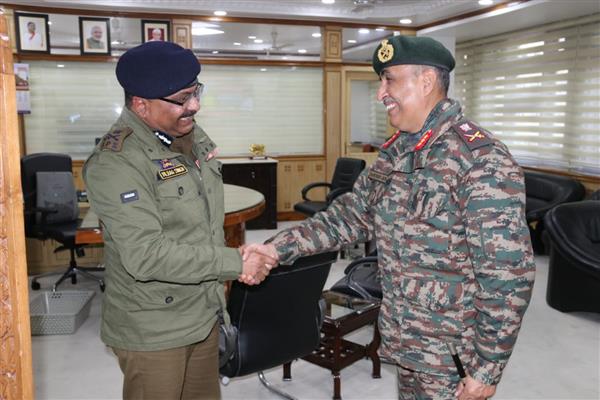 GOC 16 Corps calls on DGP J&K; Discusses security scenario in Jammu Region